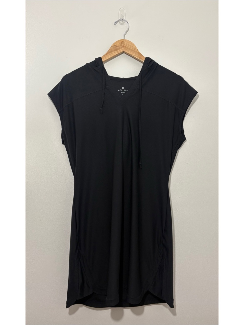 Athleta “Wick-It” black cap-sleeve hooded coverup dress (large)